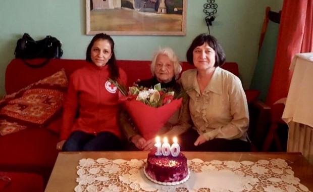 Пловдивчанката Стефанка Танева вчера празнува своя 100-годишен юбилей. Навръх празника