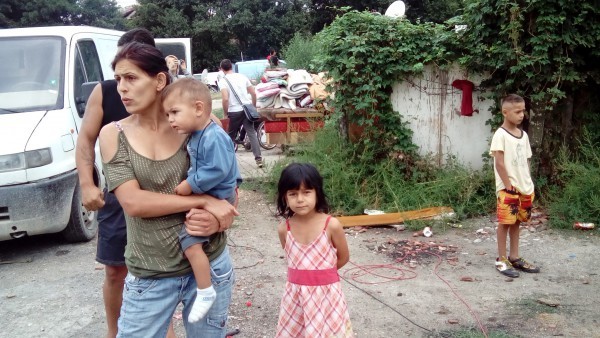 3 годишното момченце което полякиня изостави на грижите на възрастна циганка в ромското