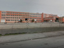 Това е пловдивското училище, в което побеснял баща шамароса ученик заради дъщеря си!