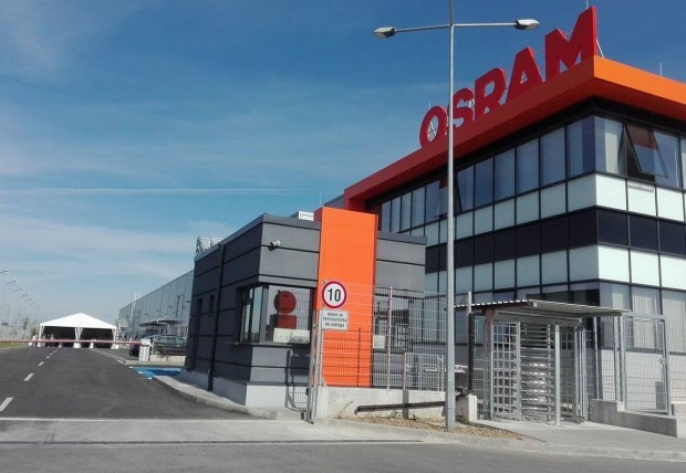 Десетки работници в новооткрития завод край Пловдив на гиганта Osram са