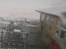 Снегът вече вали на хижа "Здравец"! Ще слезе ли в Пловдив?