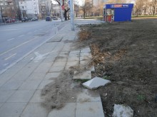 Вместо парк - кална кръпка, прах и мизерии се носят в центъра