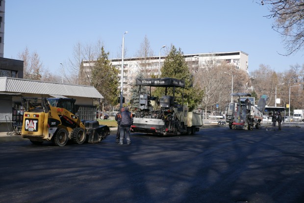 Полагат последния слой асфалт на бул Васил Априлов още следващата