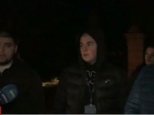 Наши фермери-роби на Острова: Къпем се с кофи, а ни обещаха басейн и магазин