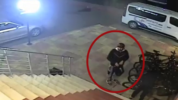 Млад мъж сигнализира за нагла кражба от велостоянка в Слънчев