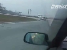Пловдивчанин: Внимавайте на Околовръстното, опасна шофьорка цепи в насрещното