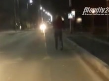 Читател: Почерпена дама се разхожда по платното на Коматевско