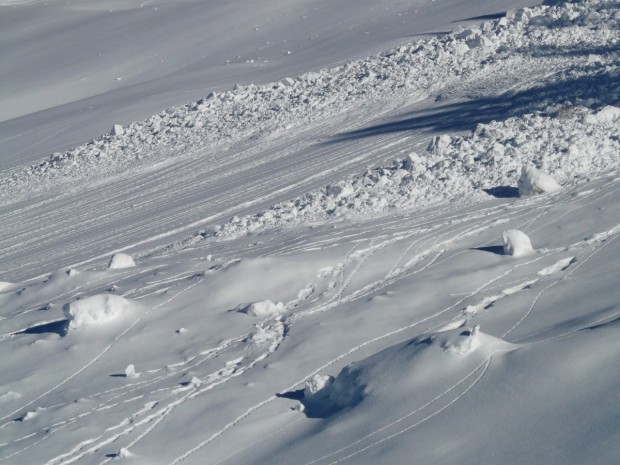 Сноубордист е спасен след паднала лавина извън пистите в Банско