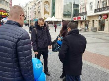 Младежи изненадаха влюбени на Главната в Пловдив