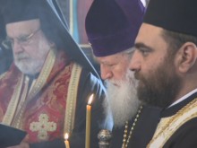 Десетки хора изпратиха дядо Добри в последния му път