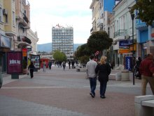 Богаташи пазаруват на едро фирми във фалит