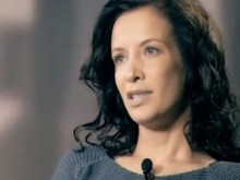 Актрисата Яна Маринова: Стреляха по мен, когато бях 16-годишна