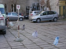 Пловдивчанин за паркирането зад Детмаг: Системата е "кола върху кола"
