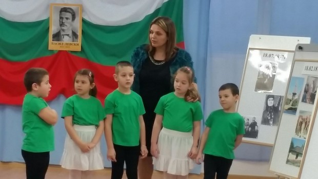 Varna24.bg Деца от три подготвителни групи на ДГ "Детски свят"