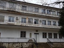 Момче от социален комплекс в Роман е паднало от третия етаж