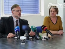 Майката на близначетата с шокиращо обяснение: Падна корниз!