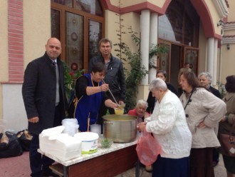 Структурата на ПП ГЕРБ в район Тракия" организира благотворителен обяд
