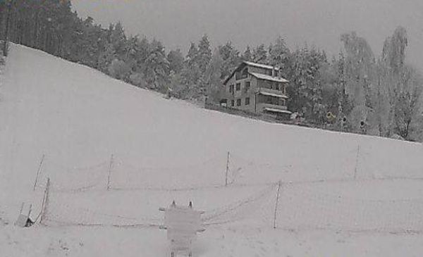 Обилен сняг вали на хижа Здравец показа справка на Plovdiv24 bg