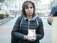 Майката на детенце, пребито в градина: Защо ги е страх от камерите?