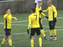 Видео: Малките "канарчета" разгромиха македонци с 4:0
