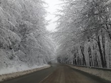 Снеговалежи, заледявания и навявания от неделя, АПИ с важно съобщение!
