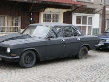 Див вандализъм в Пловдив! Десетки паркирани коли осъмнаха увредени!