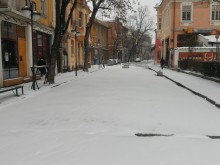 Познаха! Истинската зима се завърна в Пловдив, идва още студ!