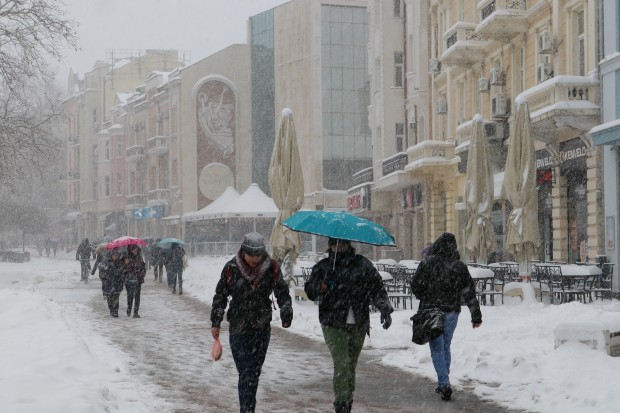 През последните два часа снеговалежът над Пловдив се усили още