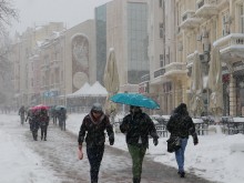 Мощен снеговалеж над Пловдив, до часове ни връхлита нов циклон!