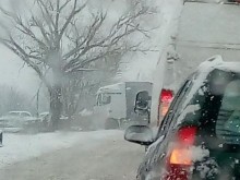 ТИР се завъртя на Околовръстното и затапи пътя!
