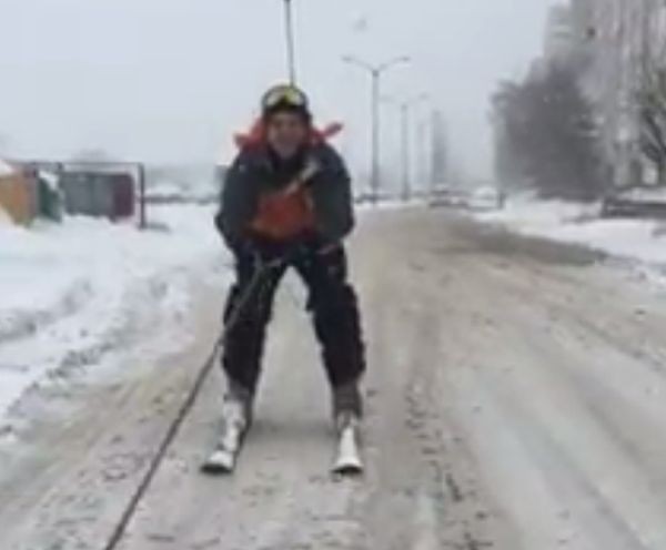 Фейсбук
Обилният снеговалеж в София изправи на нокти Столична община. Движението