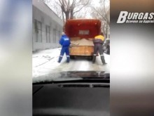 Отбиват ли номера служителите на "Титан"? Ето как се справяме със снега и поледиците