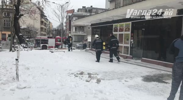 Varna24.bg. Сигнал за пожара е подаден около 9.30 часа. В момента