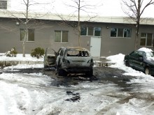 Кола горя в "Кършияка": Опожаряване или самозапалване?
