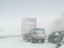 Тежка верижна катастрофа с поне 10 автомобила на АМ "Хемус"