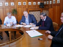 Подписаха го! Вижте по кои линии от утре ще има супер модерни автобуси!