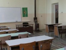 Майка на цинична седмокласничка зашлеви учителка по математика (ВИДЕО)