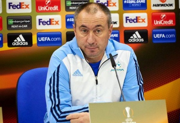 Станимир Стоилов подписа договор като национален треньор на Казахстан като