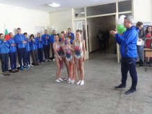 Ученици в Пловдив посрещнаха горящия факел в Пробега на мира