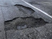Брутални дупки на Коматевския възел режат гуми