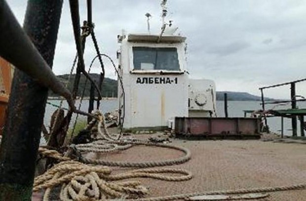 Данъчните във Варна продават на таен търг два плавателни съда
