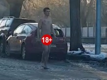 Тотално изтрещяване: Младеж се разходи чисто гол по булевард в Пловдив (18+)