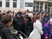 Пловдивчани протестират: Ако докторът бе на работа и бяха изнасилили и убили семейството му?