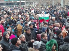 Хиляди скандарат "Свобода" и настояват за незабавно освобождаване на д-р Димитров