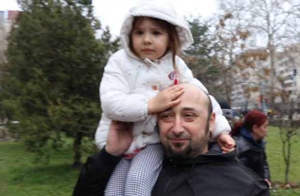 Баща от Пловдив бе на протеста с детето си. Той