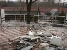 Забъркаха пловдивска фирма в голям скандал с разрушени соц-бунгала край морето