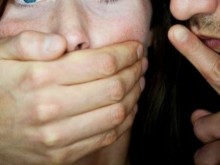 Нашенец отиде да прибере дълг от познат, но изнасили приятелката му