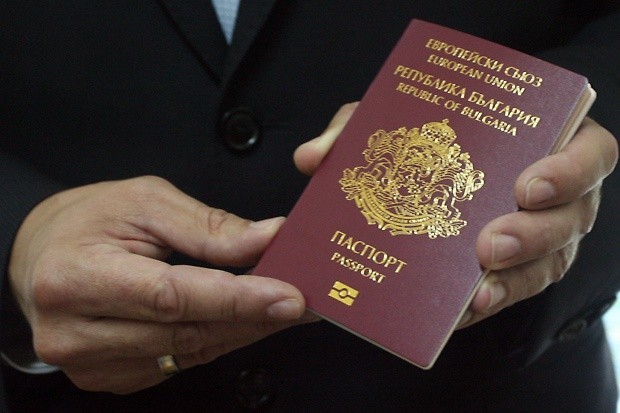 В закона за българските лични документи (ЗБЛД) беше предвидено изискването