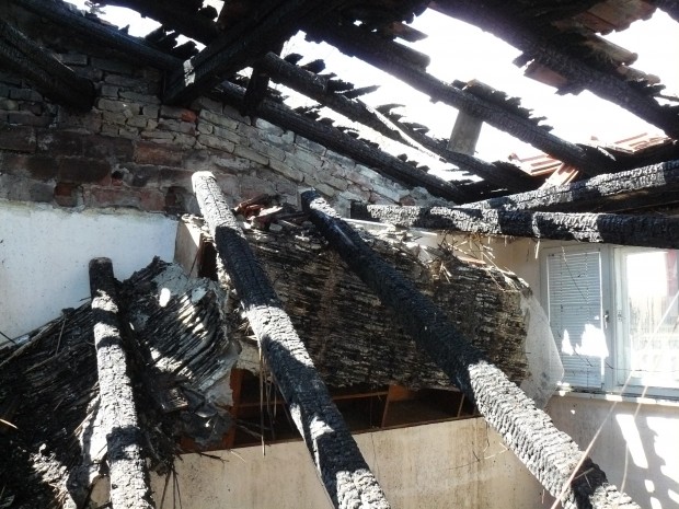 Blagoevgrad24 bg
Три трупа откриха пожарникари след зловещ пожар в Средец Снощи