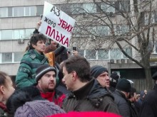 Поправката "Каракачанов": Убиваш крадец законно, ако те нападне по тъмно, нахлуе в дома ти или има помощник